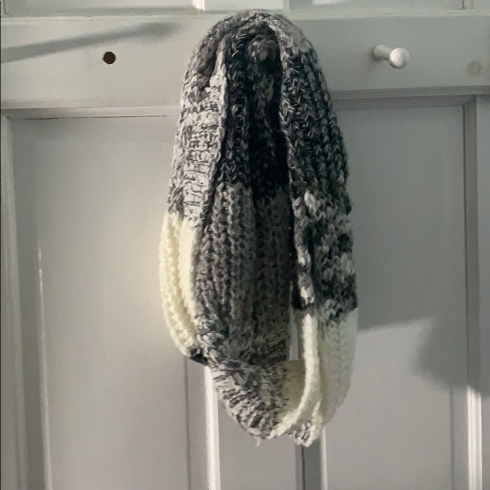 Infinity scarf - Picture 2 of 2